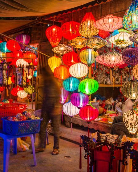 Les lanternes de Hoi An sur un marché de la vieille ville